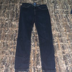 Arizona mid rise blue jeans.